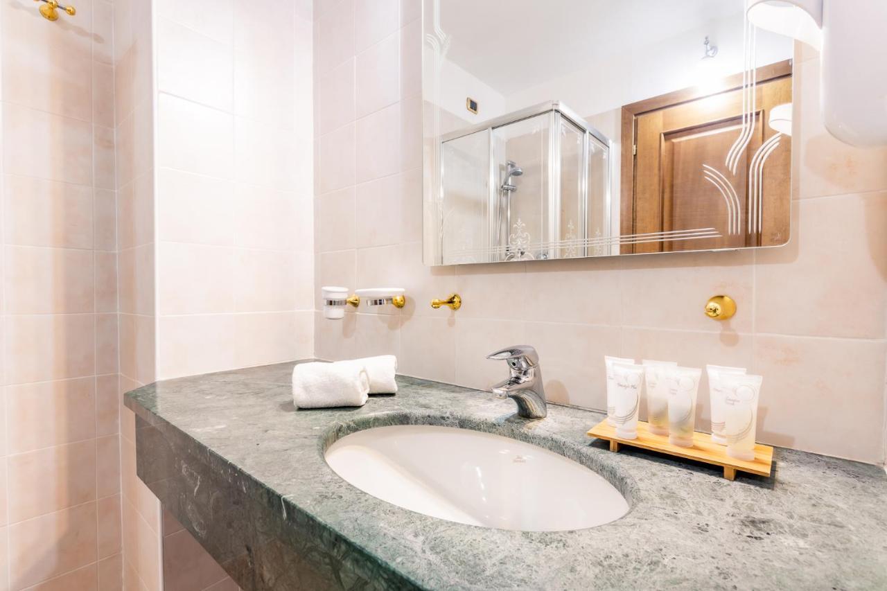 Hotel Cristallo Сестрієре Екстер'єр фото